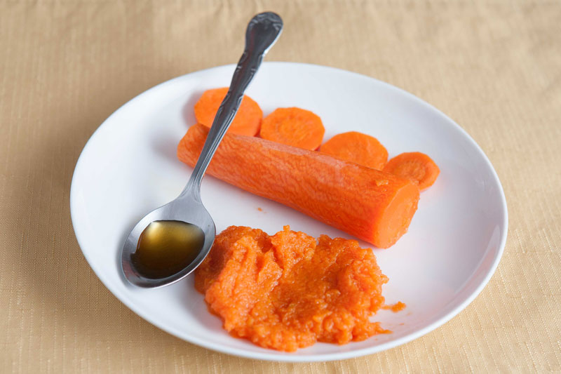 cách trị mụn tại nhà bằng cà rốt